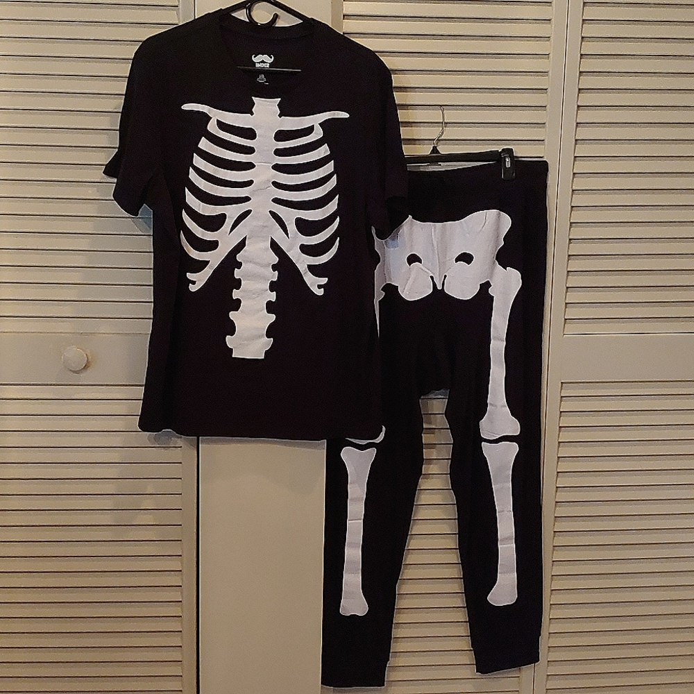 🍄*Short Sleeve Skeleton Set NWOT